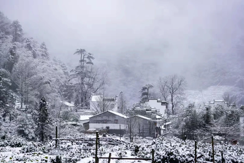 婺源鄣山顶村下雪景色